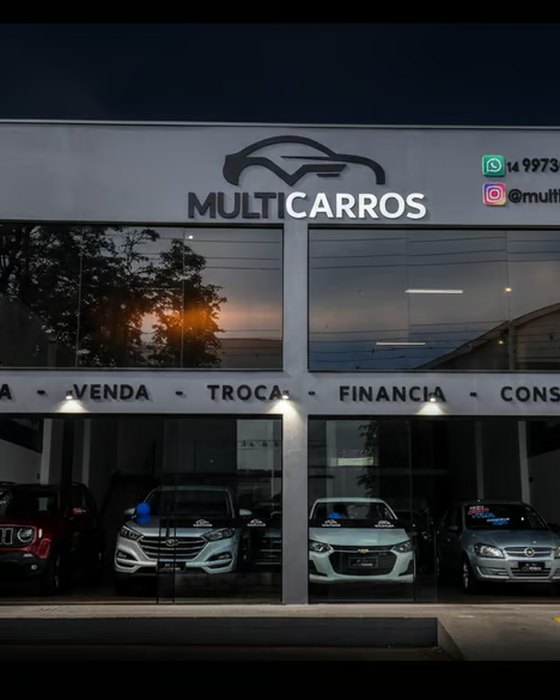 Fachada completa da MultiCarros Seminovos
